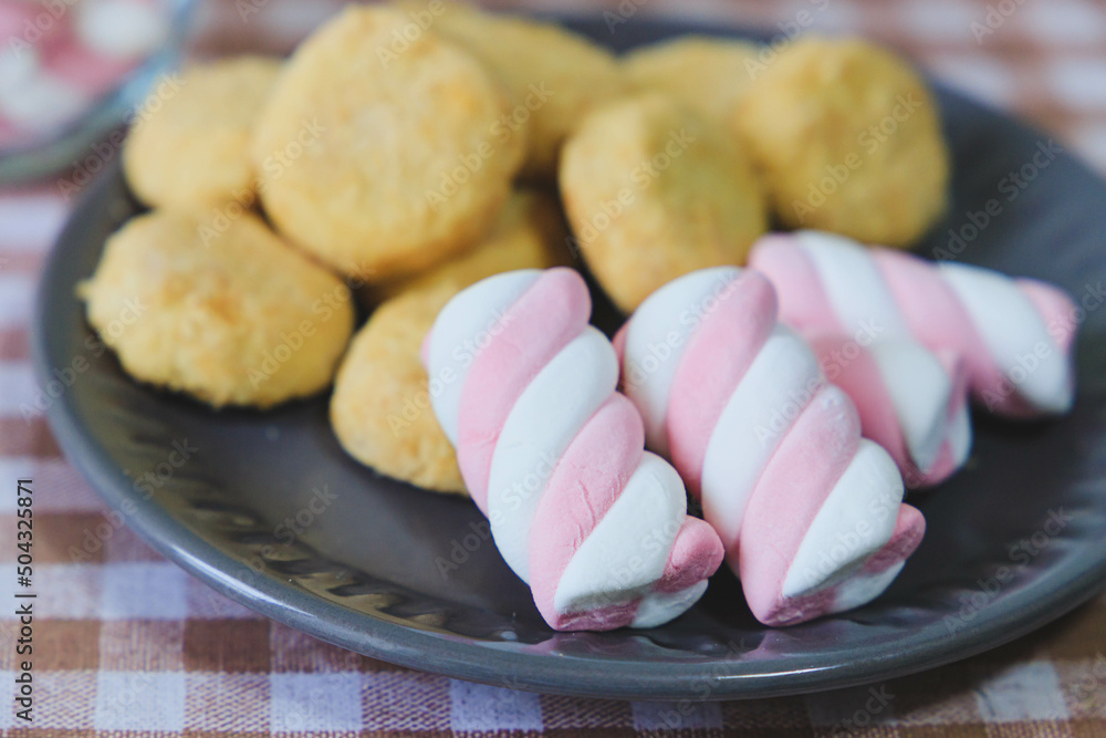 custom made wallpaper toronto digitalお皿の上のツイストマシュマロとポルボローネ