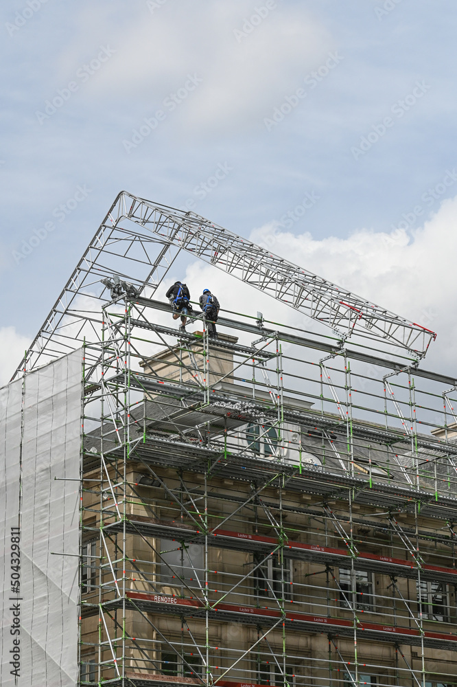 travaux chantier architecture renovation toit travail job emploi danger securité Belgique Bruxelles