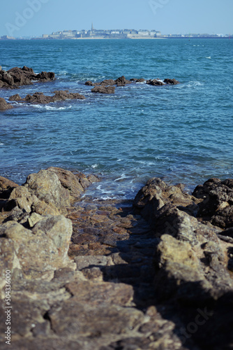 Plage littoral breton - rochers © Anthony SEJOURNE