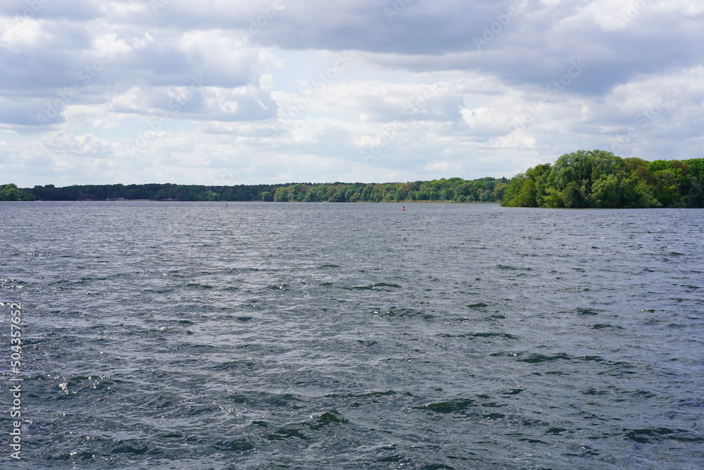 Panoramablick auf den Tegeler See im Frühling bei Sonnenschein Panoramablick auf den Tegeler See im Frühling bei Sonnenschein