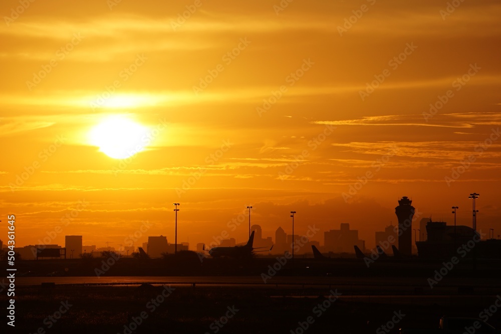 Naklejka premium Airport Sunrise