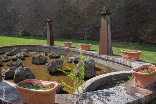Schilderij op canvas fountain with stones in the courtyard of the castle