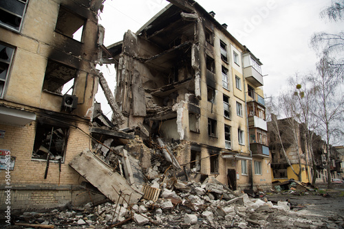 Εκτύπωση καμβά The residential building is seen damaged after it was hit by a missile, as the war in Ukraine continues