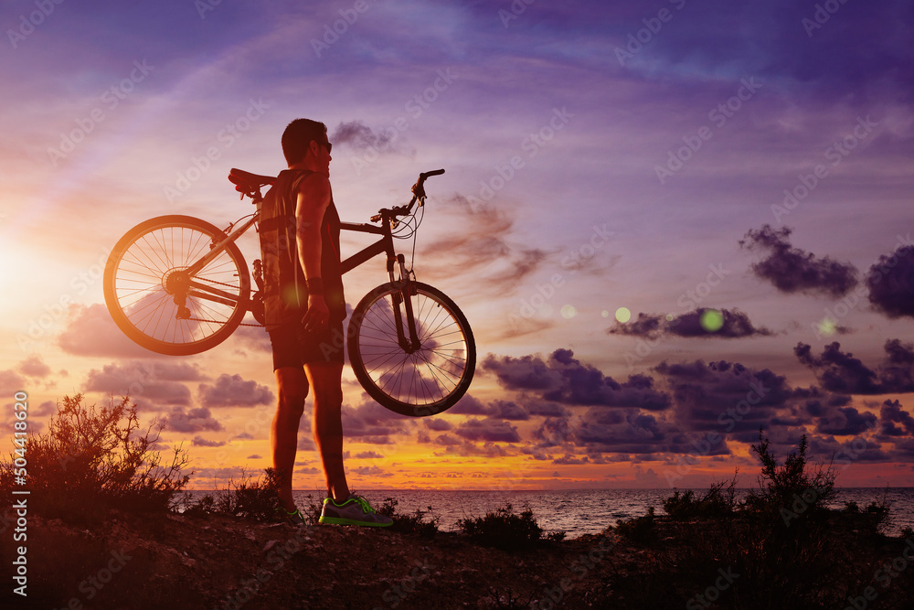 Foto de Bicicleta de montaña. Deporte y vida sana. Deportes