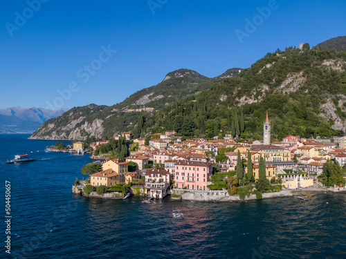 Obraz na płótnie Aerial view of Varenna on the Lake Como w salonie