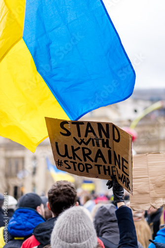 People demonstrating against the war in Ukraine photo