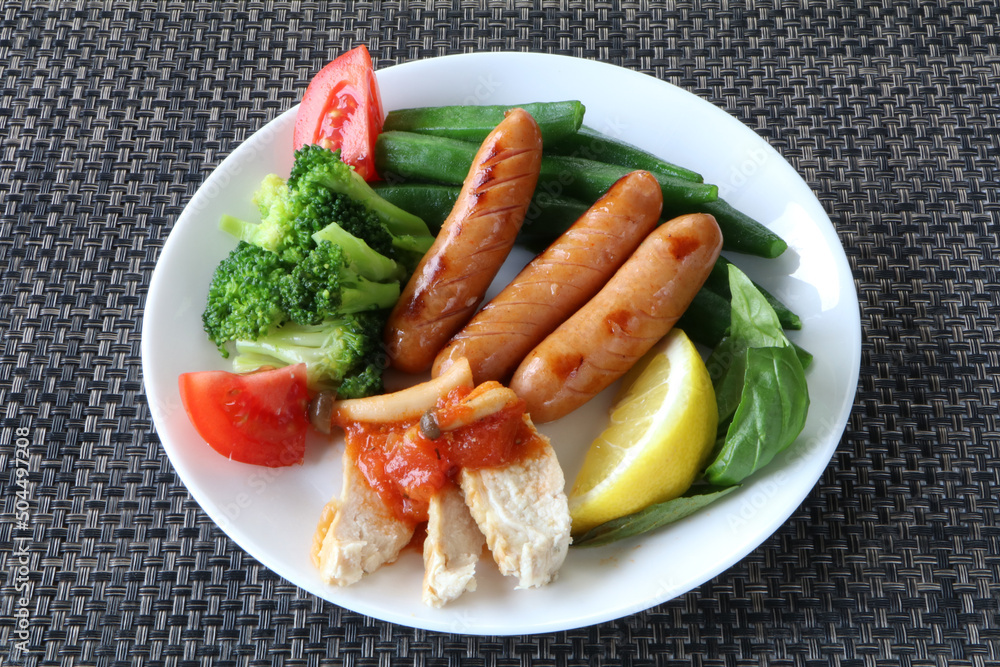 ヘルシーでカラフルな栄養バランスのとれたおかず ヘルシーでカラフルな栄養バランスのとれたおかず