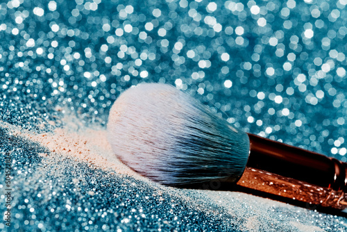 make-up brush and make-up powder