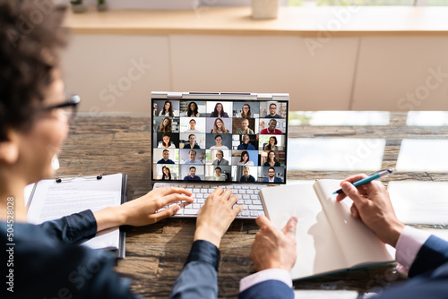 Foto Online Virtual Lecture Or Tutorial Meeting