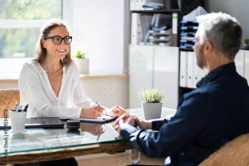 Foto Job Interview With Employment Consultant Woman