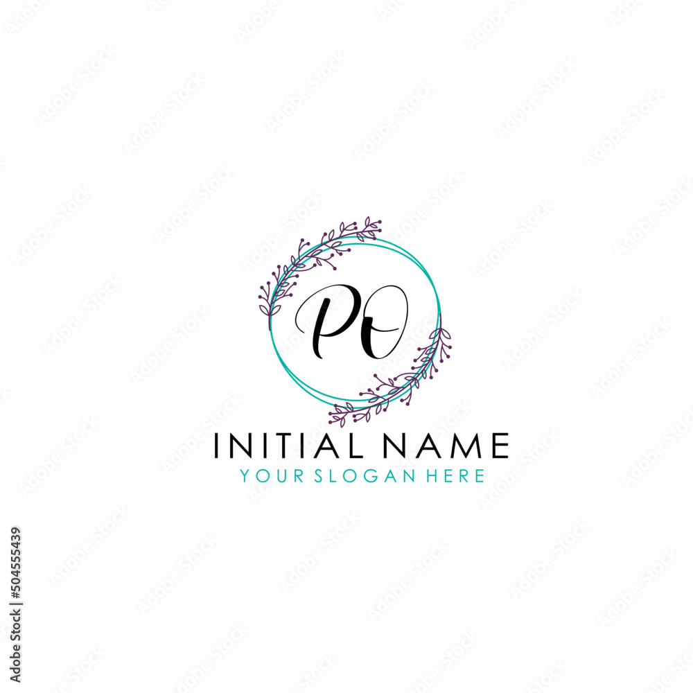 Obraz premium Initial letter PO handwriting with floral frame template