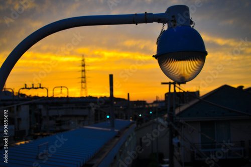 夕焼けと街灯