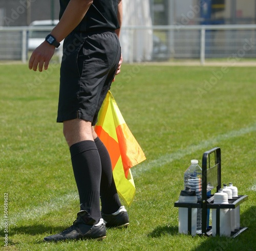 l'arbitre de touche au football photo