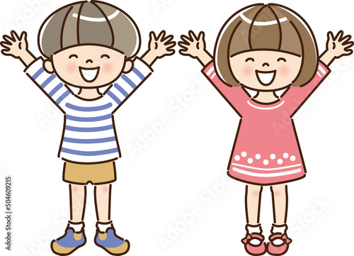 万歳する男の子と女の子