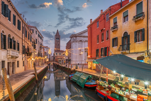 Tela Venice, Italy Cityscape Over Canals at Twilight