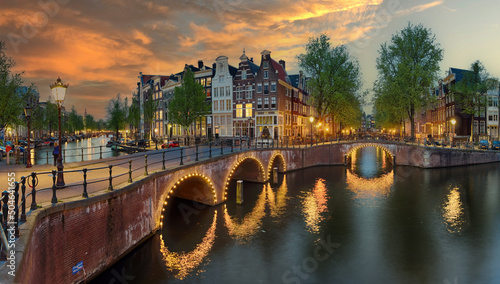 Grachten Amsterdam beleuchtet Abendrot photo