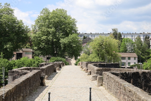 Le pont Saint Etienne, pont en pierre sur la rivière Vienne, ville de Limoges, département de la Haute Vienne, France