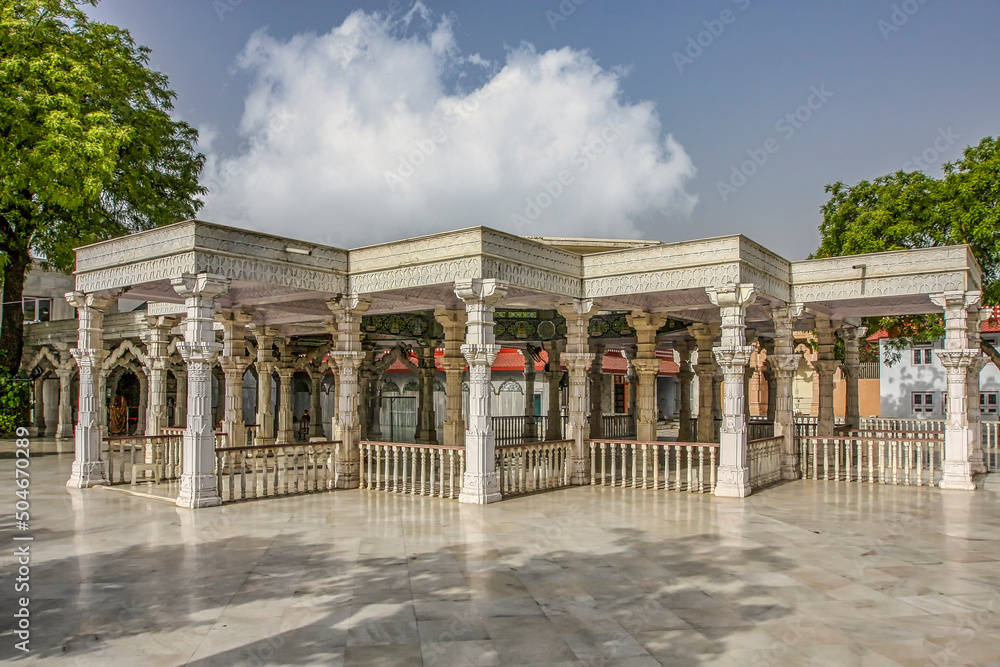 Obraz premium Inside of Dadabari Jain Temple, New Delhi