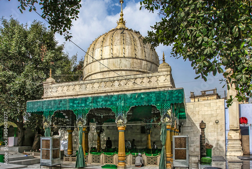 Dargah of Bakhtiyar Kaki, New Delhi photo