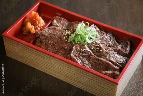 美味しそうな牛ハラミ弁当（塩味）