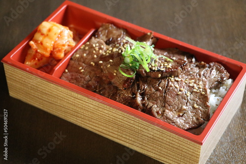 美味しそうな牛ロース弁当（タレ味）