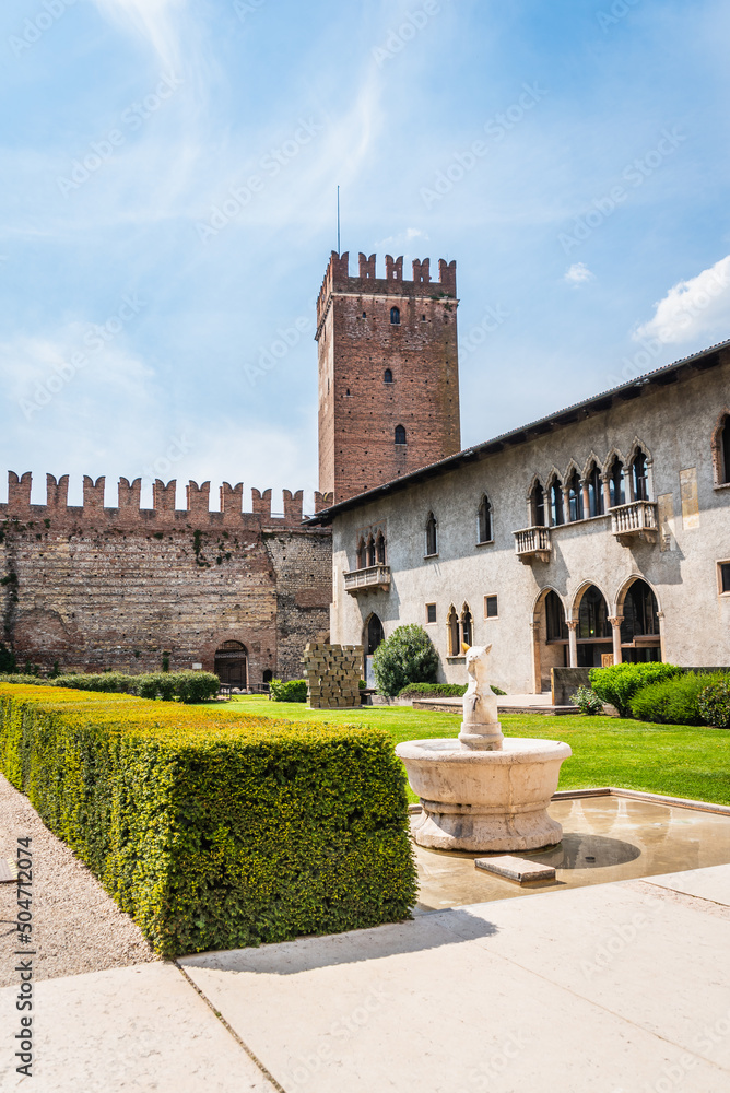 Obraz premium View of Castelvecchio in Verona, Veneto, Italy, Europe, World Heritage Site