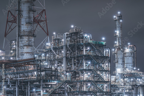 Wallpaper Mural 静かに光る工場の夜 Torontodigital.ca