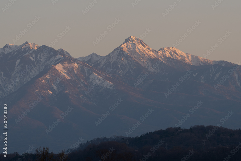 朝陽に照らされた八ヶ岳 山梨県 朝陽に照らされた八ヶ岳 山梨県