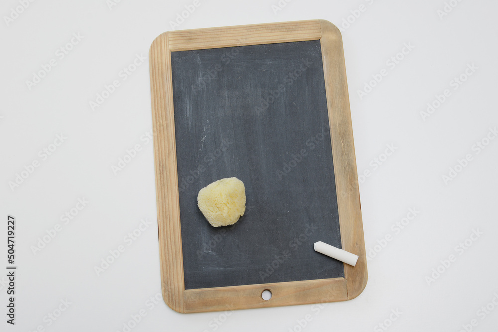 Ardoise scolaire Craie et éponge Stock Photo Adobe Stock