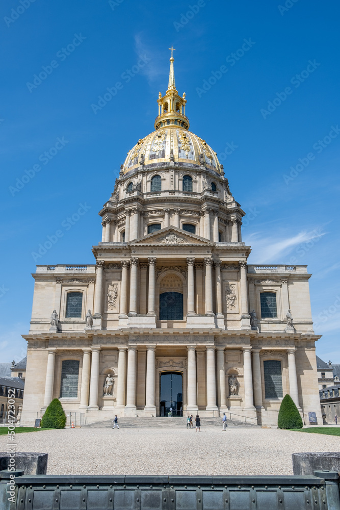 Hôtel des Invalides, à Paris, en contre-plongée. Bâtiment historique du ...