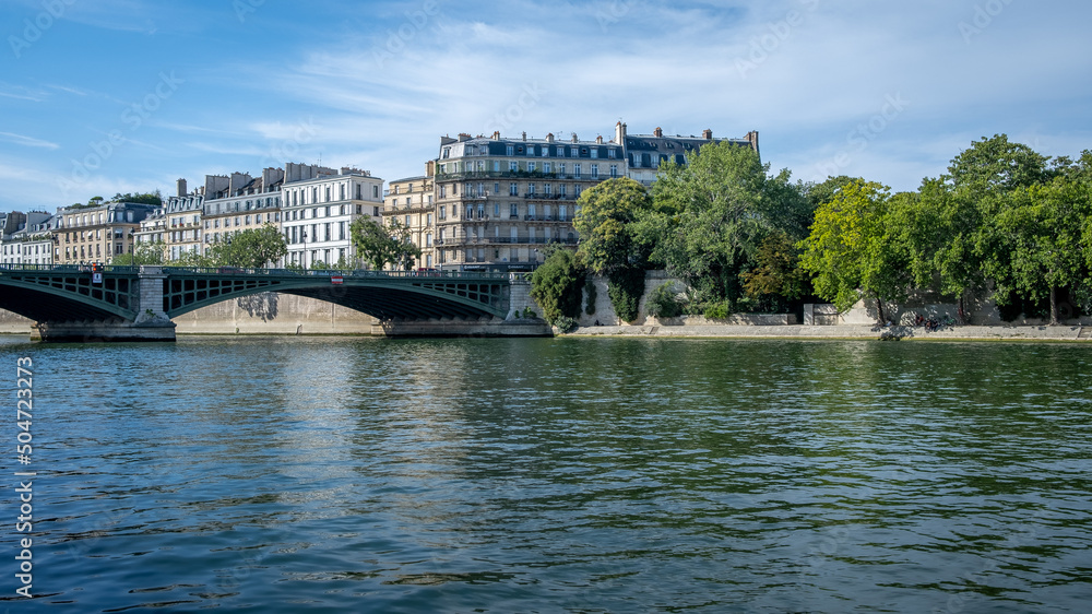 Fleuve de la Seine qui traverse Paris, la capitale de la France Stock Photo Adobe Stock