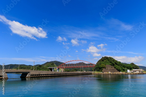 長崎県樺島から見た樺島大橋（アーチ橋）