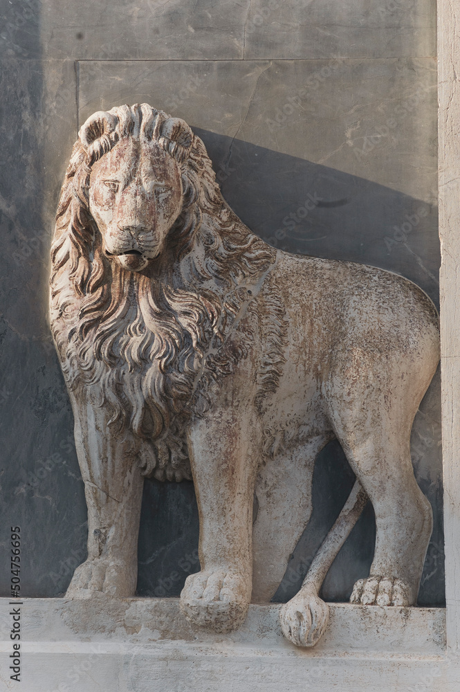 Venezia. Altorilievo con leone Marciano sulla facciata della omonima Scuola Grande