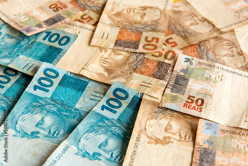 Brazilian money texture fund, Brazilian 50 Real notes and Brazilian 100 Real notes.
