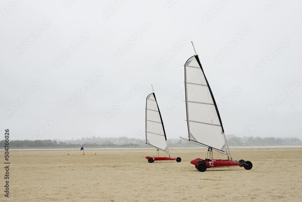 Fototapeta premium Pouescat - Char à voile