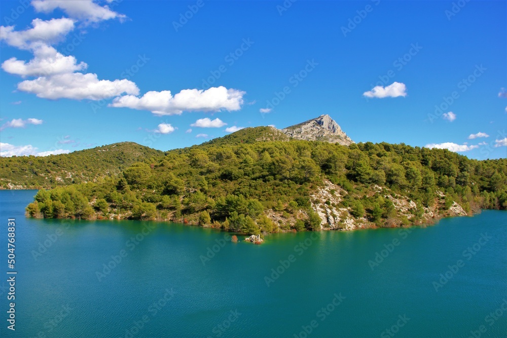 lac d'Aix en Provence et sainte victoire