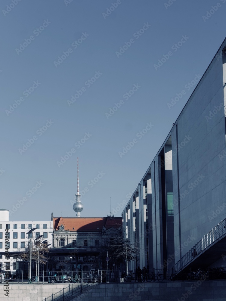 Marie-Elisabeth-Lüders-Haus mit Fernsehturm Marie-Elisabeth-Lüders-Haus mit Fernsehturm