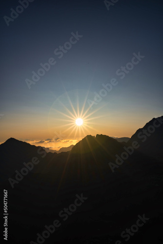 sunrise in the mountains © Erwan Bedin