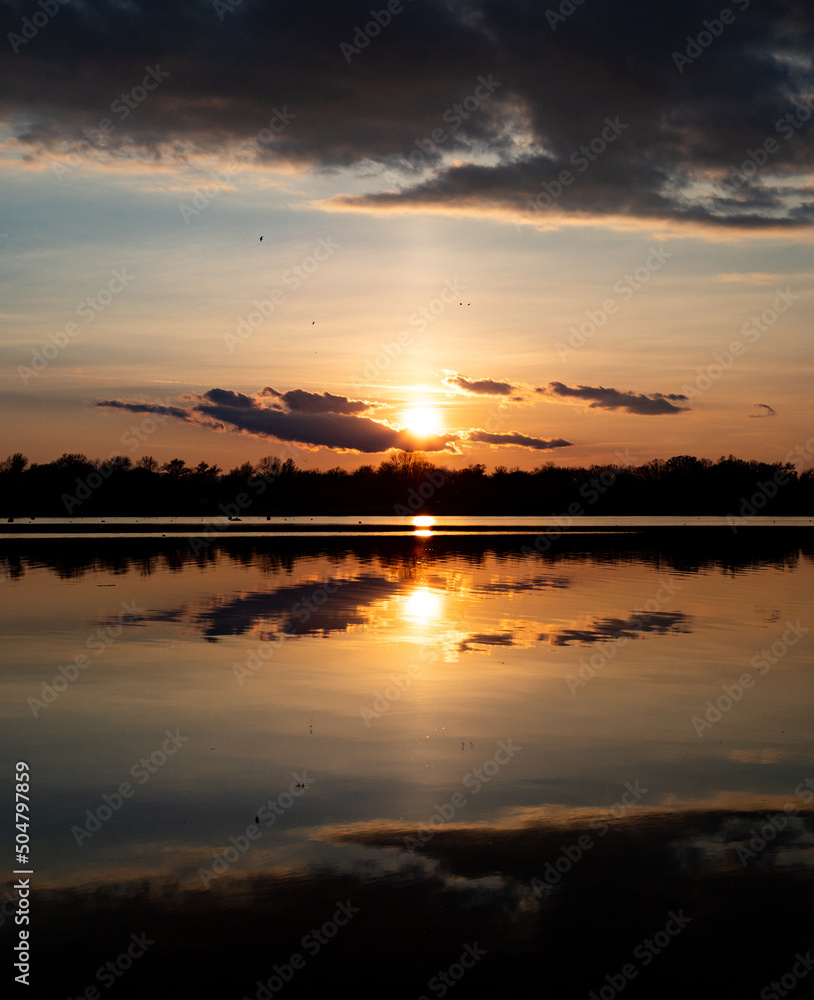 Obraz premium Sunset at the lake