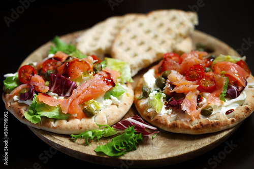 Salmon pita with vegetables and white cheese.