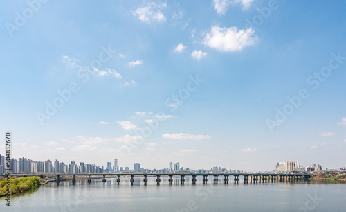 Scenery of the Han River in Seoul, South Korea © JYPIX