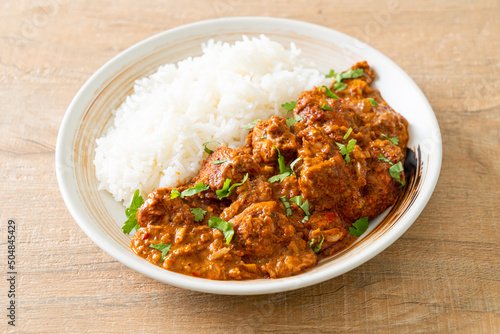 Tableau sur toile chicken tikka masala with rice on plate