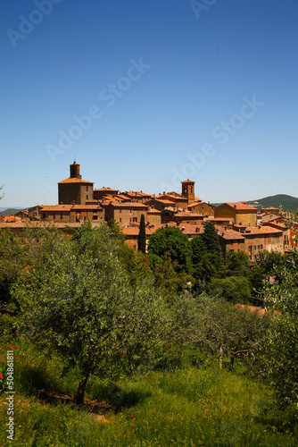 Panicale, borgo medievale fortificato sul lago Trasimeno. Umbria, Italia photo