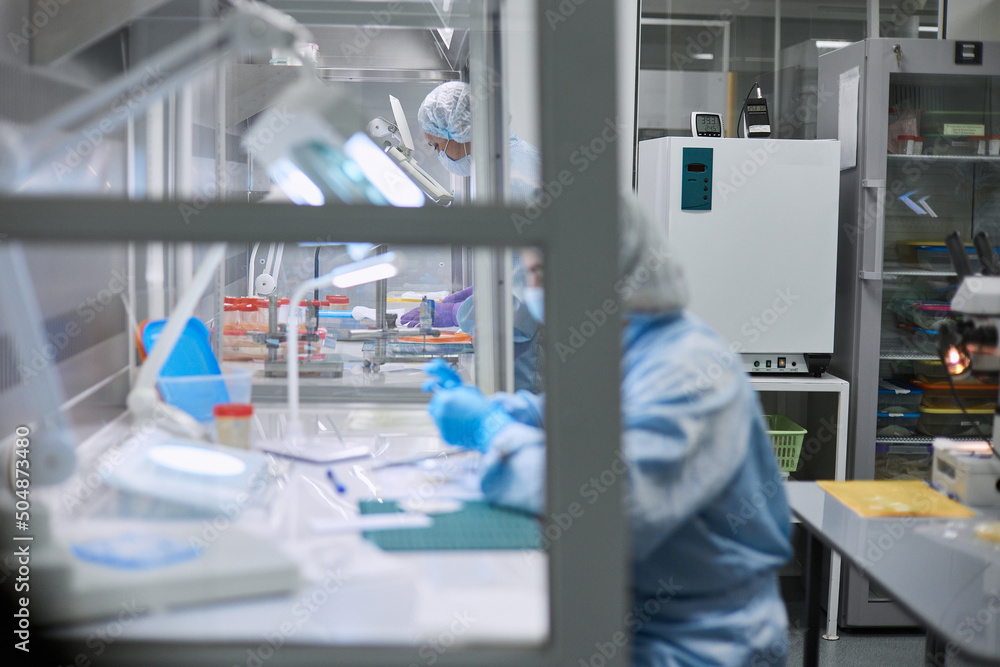 Women work in the lab. Conducts experiments on vaccines. Women work in the lab. Conducts experiments on vaccines.