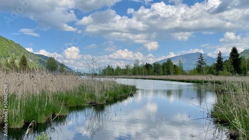Sommerferien in den Bergen in den Alpen am See 
