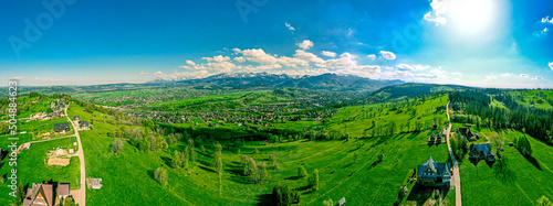 Polskie Podhale wiosną i góry wysokie Tatry, panorama z lotu ptaka.