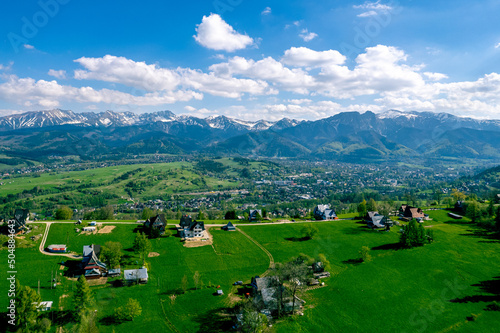 Obraz na płótnie Polskie Podhale wiosną i góry wysokie Tatry, panorama z lotu ptaka. w salonie