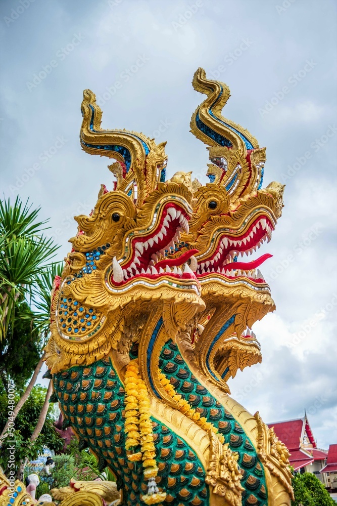 Fototapeta premium temple in satthahip thailand