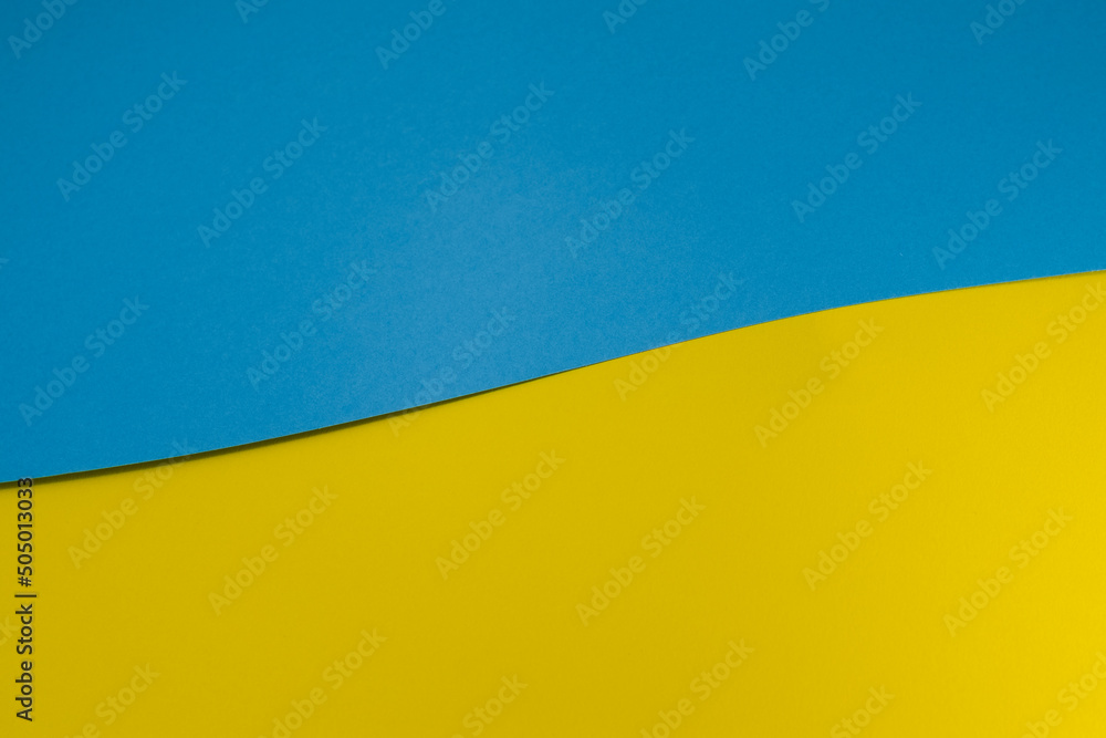 Ukraińska powiewająca flaga stworzona z kolorowych arkuszy papieru. Klasyczne kolory żółty i niebieski. Sława Ukrajini! - obrazy, fototapety, plakaty 