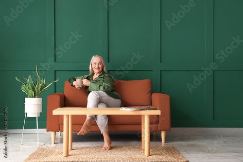 Mature woman drinking tea w...